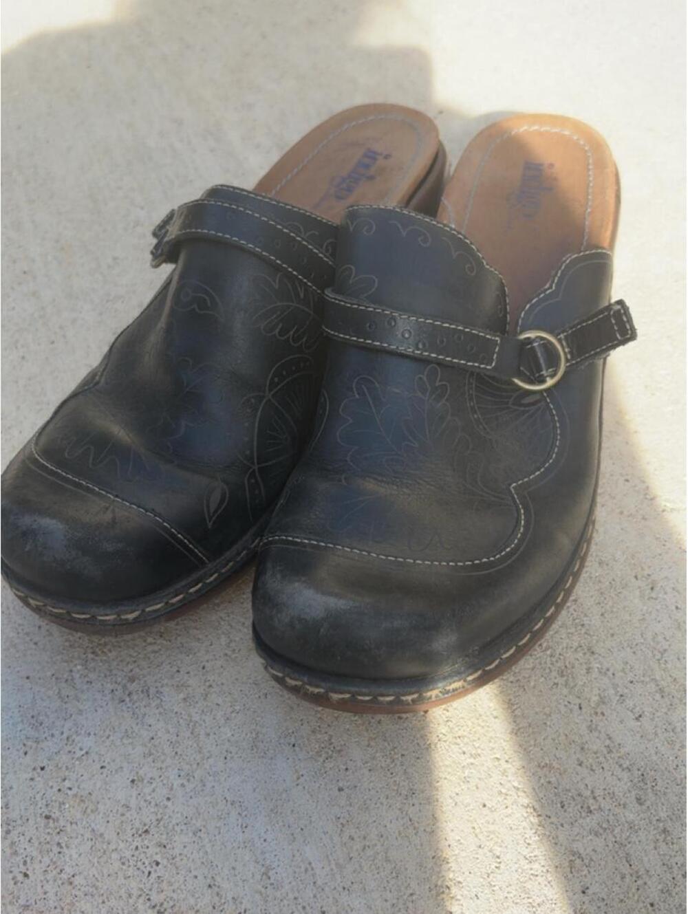 Indigo Women's Black Clog